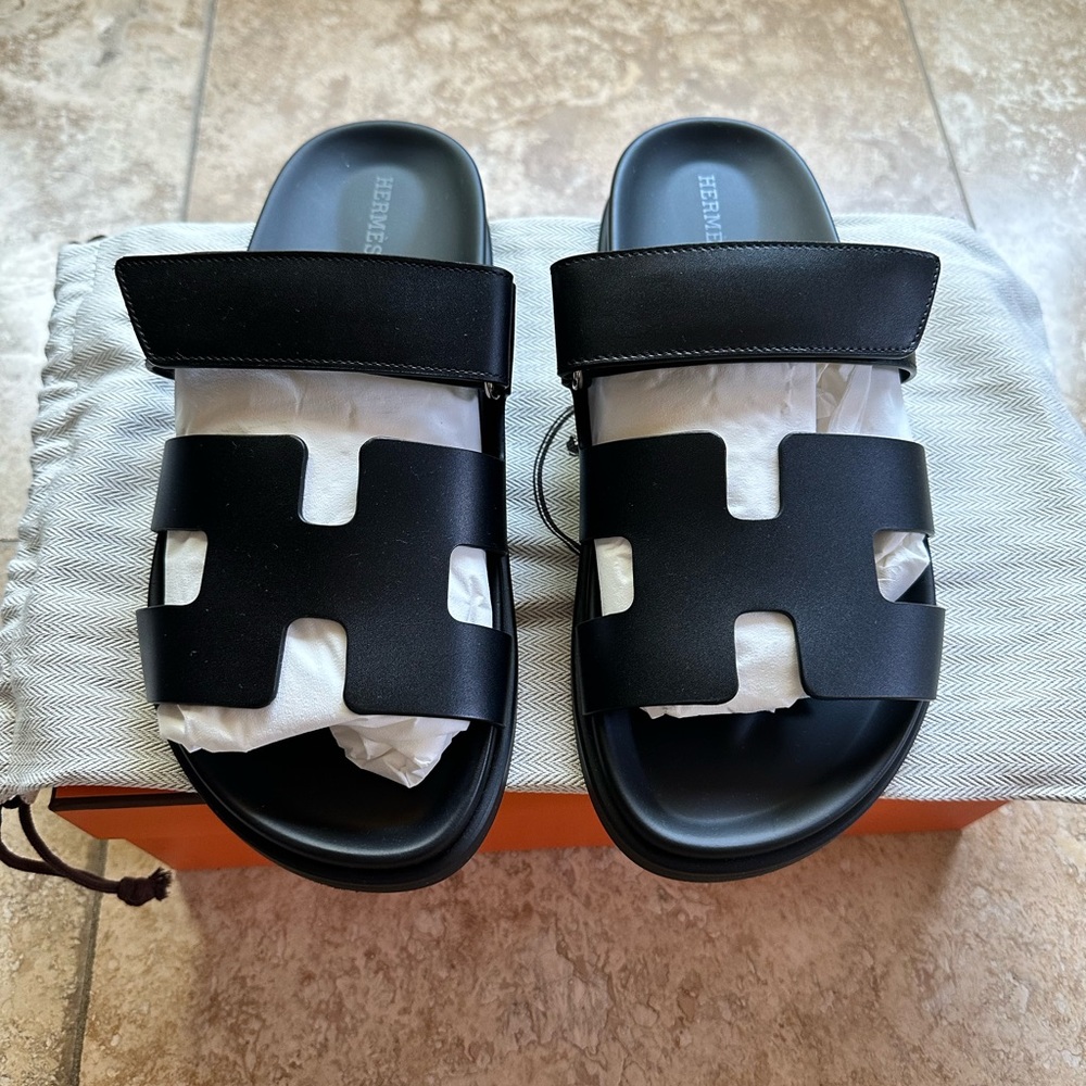 Hermes women’s Chypre sandals black 38/8 NEW!!!